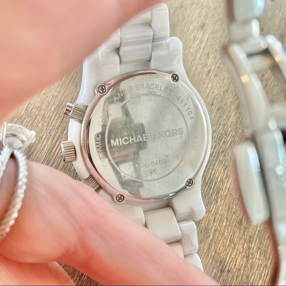 Michael Kors Runway Ceramic White Watch - Picture 7 of 10